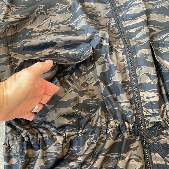 THE UPSIDE CAMO WINDBREAKER, Medium - Picture 3 of 8